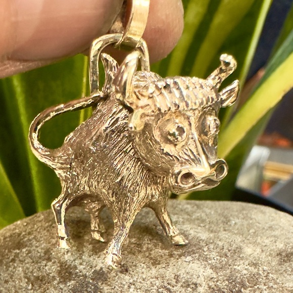 14k Diamond Bull Pendant - Picture 4 of 10